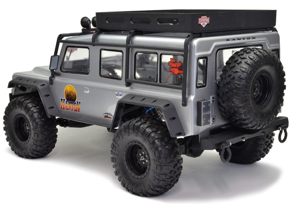 Stor flot fjernstyret offroader