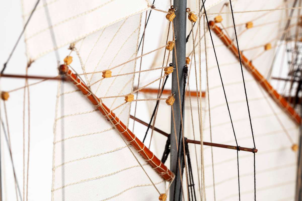1:75 Sir Winston Churchill -Wooden hull