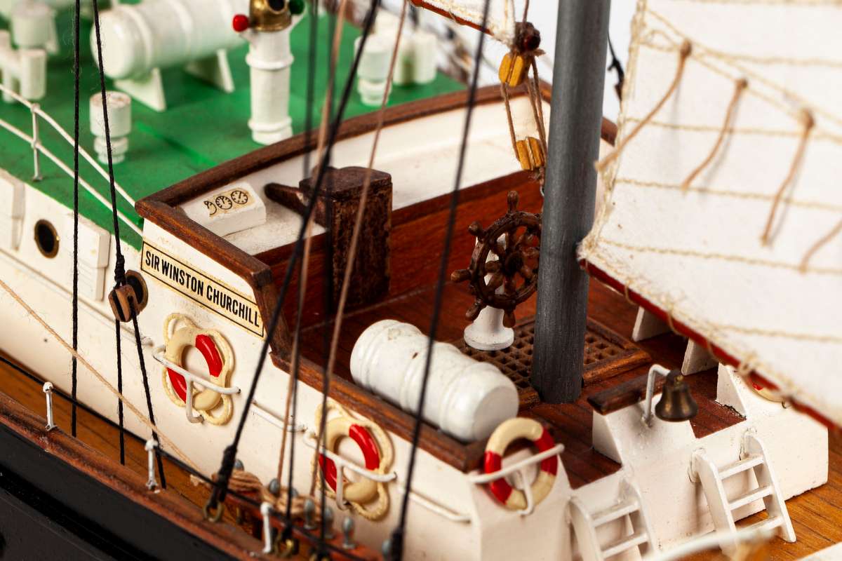 1:75 Sir Winston Churchill -Wooden hull