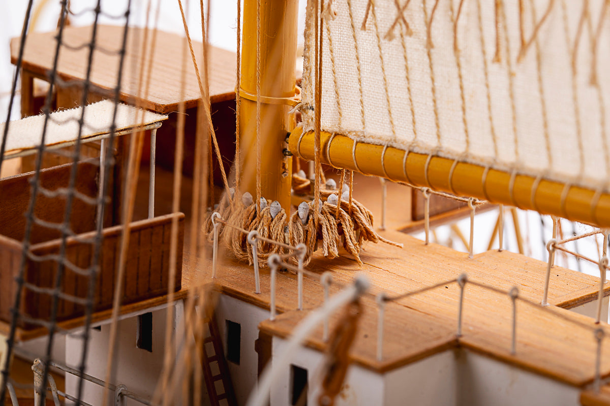 1:100 Esmeralda Special Edition -Wooden hull