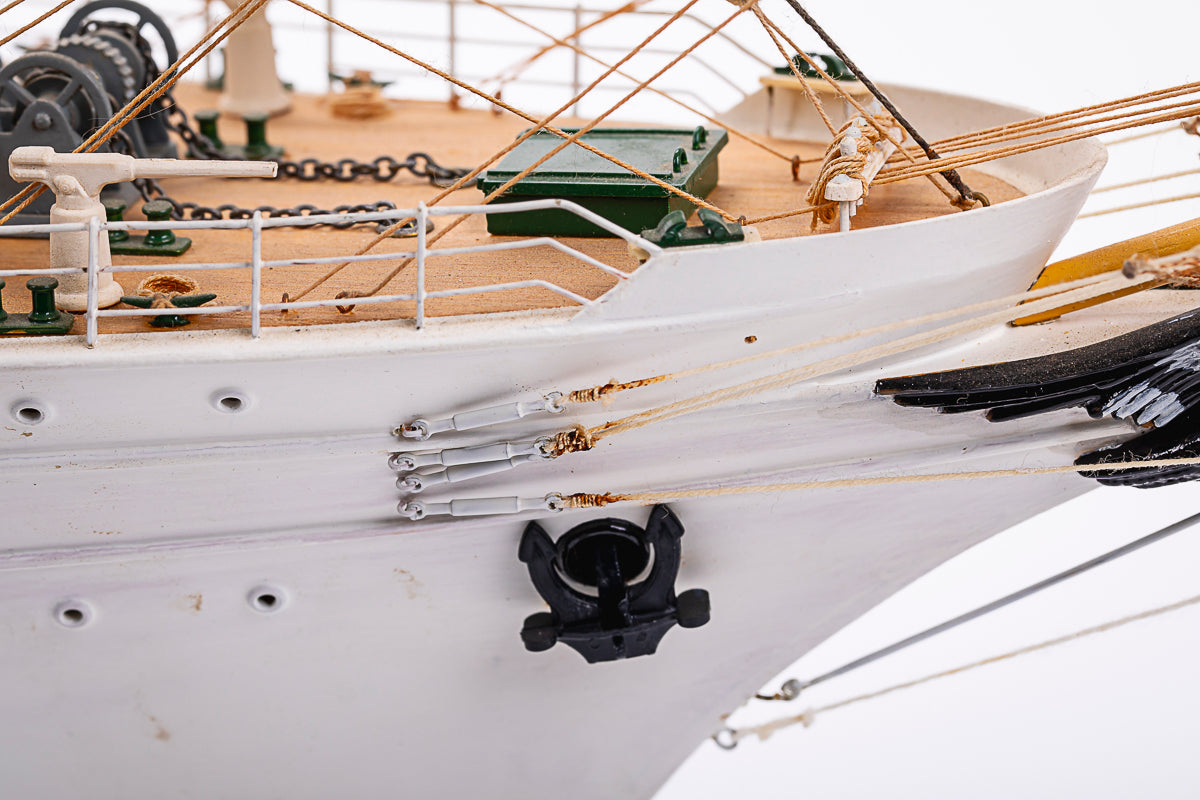 1:100 Esmeralda Special Edition -Wooden hull