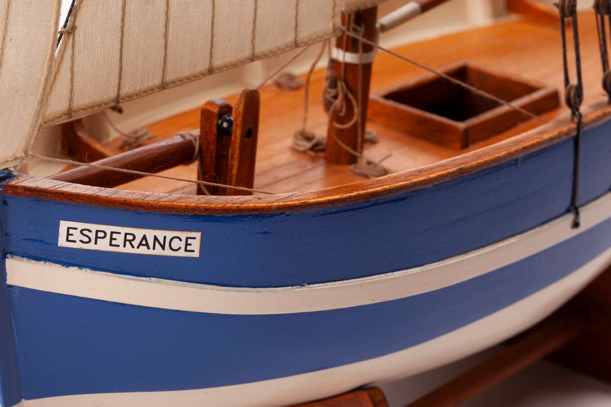 1:30 ESPERANCE - Wooden hull