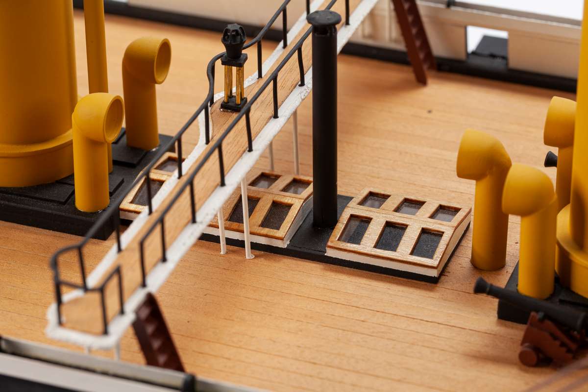 1:100 HMS Warrior - Wooden hull
