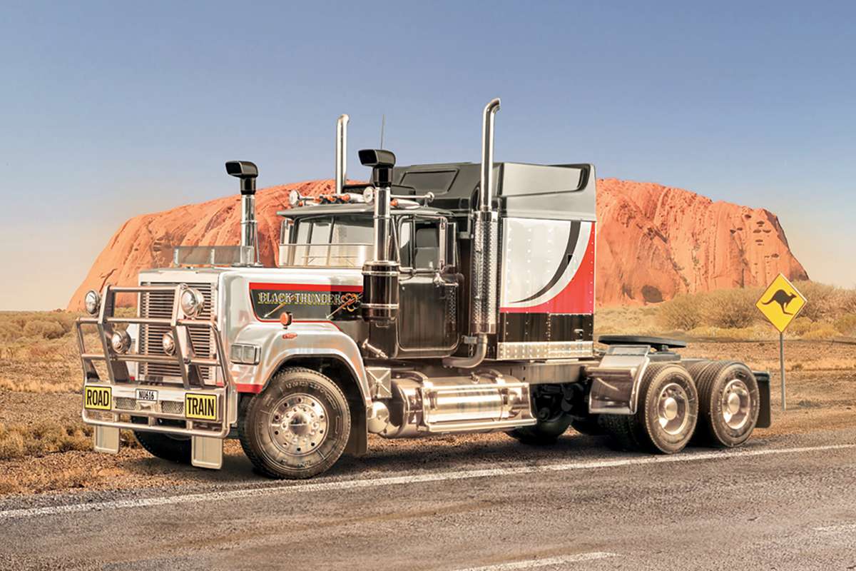 1:24 Black Thunder Australian truk