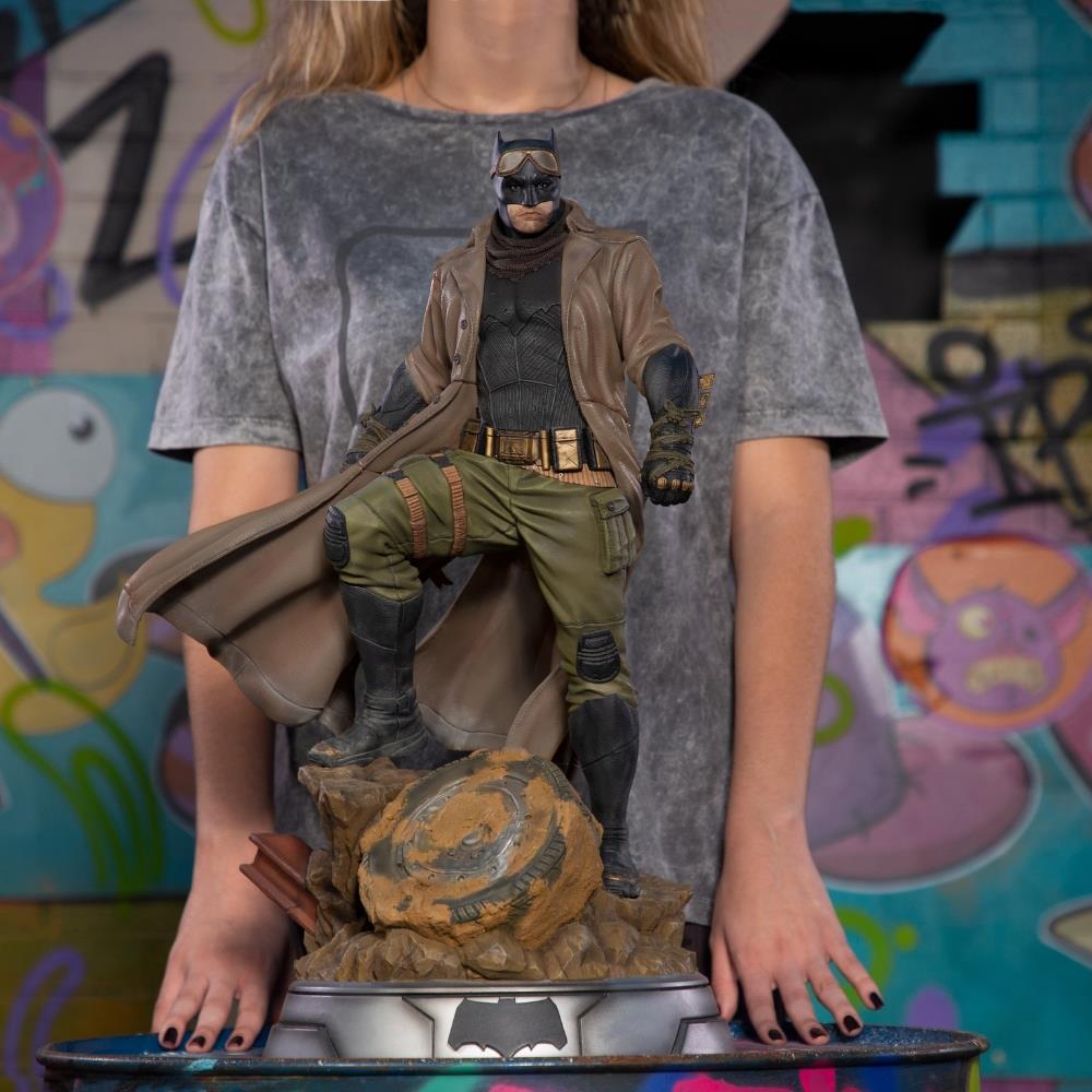 Iron Studios Zack Snyder's Justice League - Batman Knightmare Statue Legacy Replica 1/4