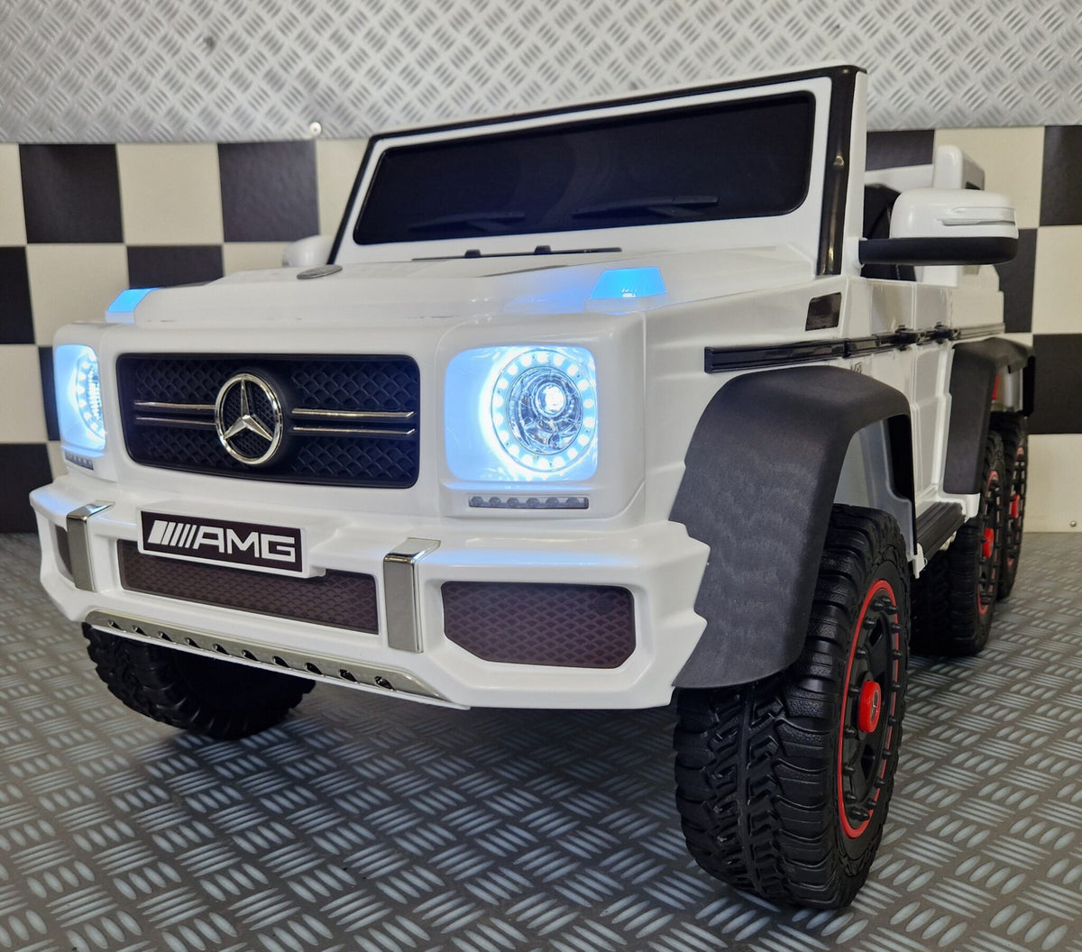 Kids' car Mercedes G63 6x6 AMG for 1 person in white