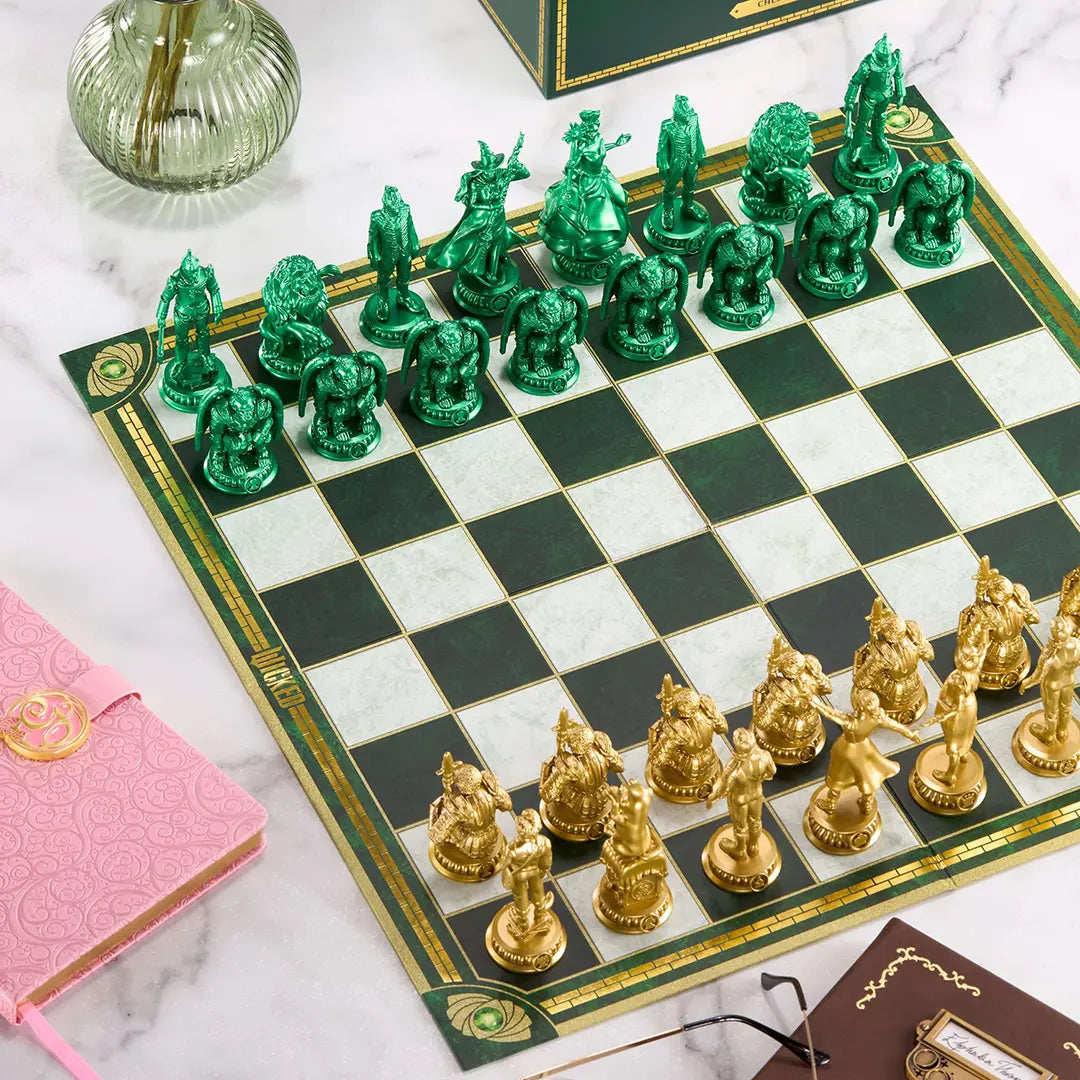 Universal - Wicked Chess Set - Shiz vs. Emerald City