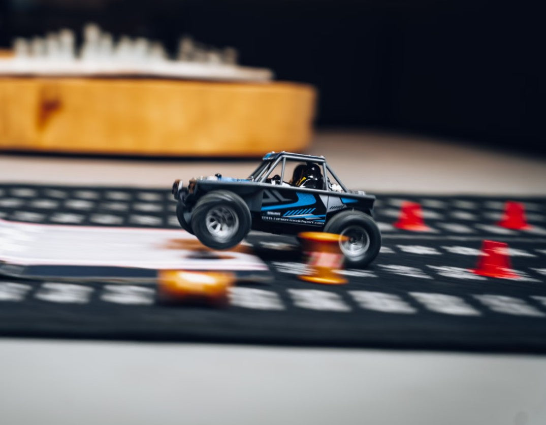 Carson 1:32 Deemon X 100% RTR - with stunt ramp