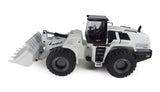Powerful Wheel loader G484E AE – in metal w. 10-functions, lights and sound in scale 1:14
