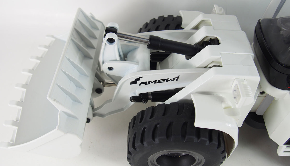 Powerful Wheel loader G484E AE – in metal w. 10-functions, lights and sound in scale 1:14