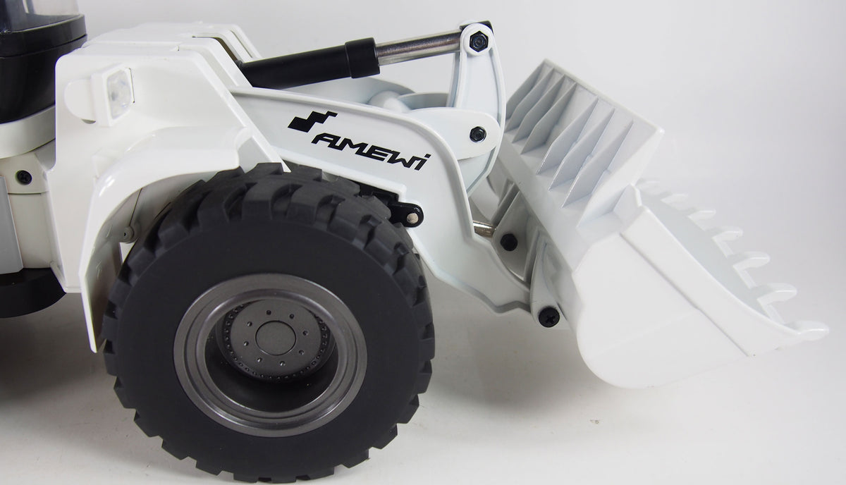 Powerful Wheel loader G484E AE – in metal w. 10-functions, lights and sound in scale 1:14
