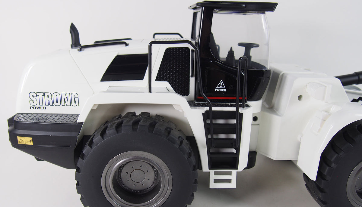 Powerful Wheel loader G484E AE – in metal w. 10-functions, lights and sound in scale 1:14