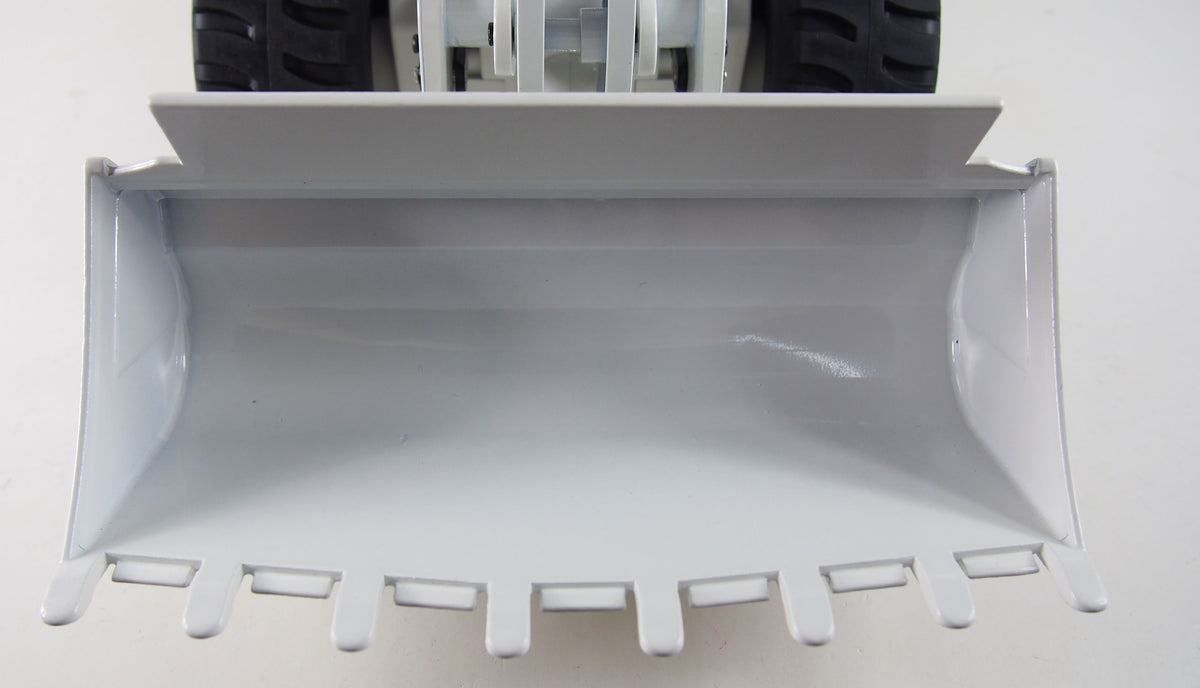 Powerful Wheel loader G484E AE – in metal w. 10-functions, lights and sound in scale 1:14