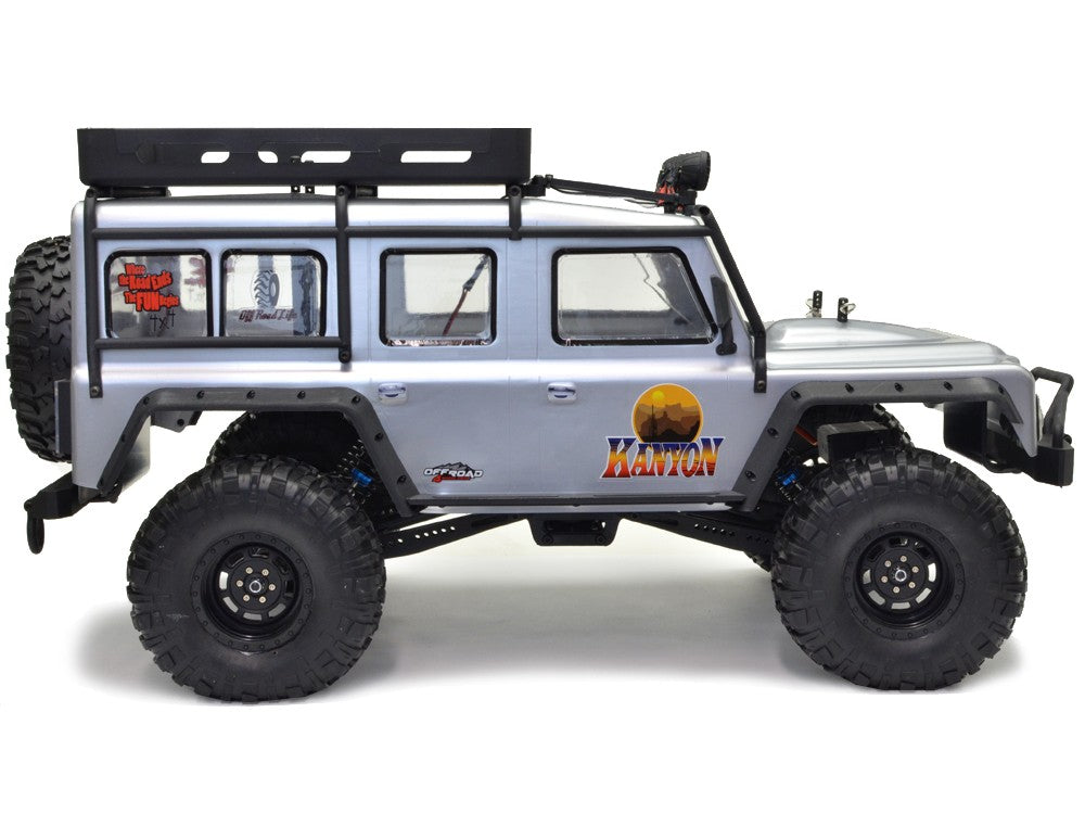 Stor flot fjernstyret offroader