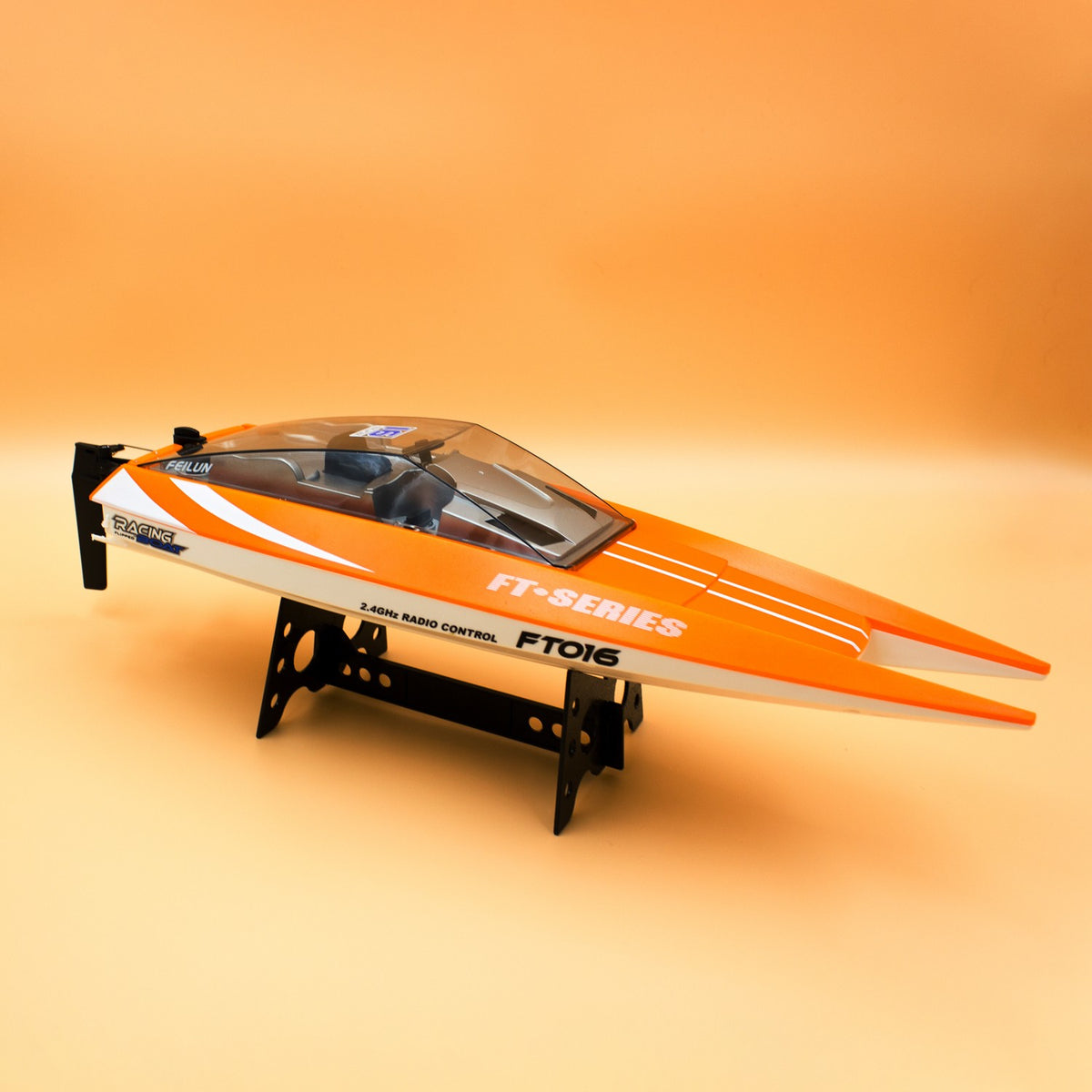 Remote-controlled racing boat – Feilun FT016