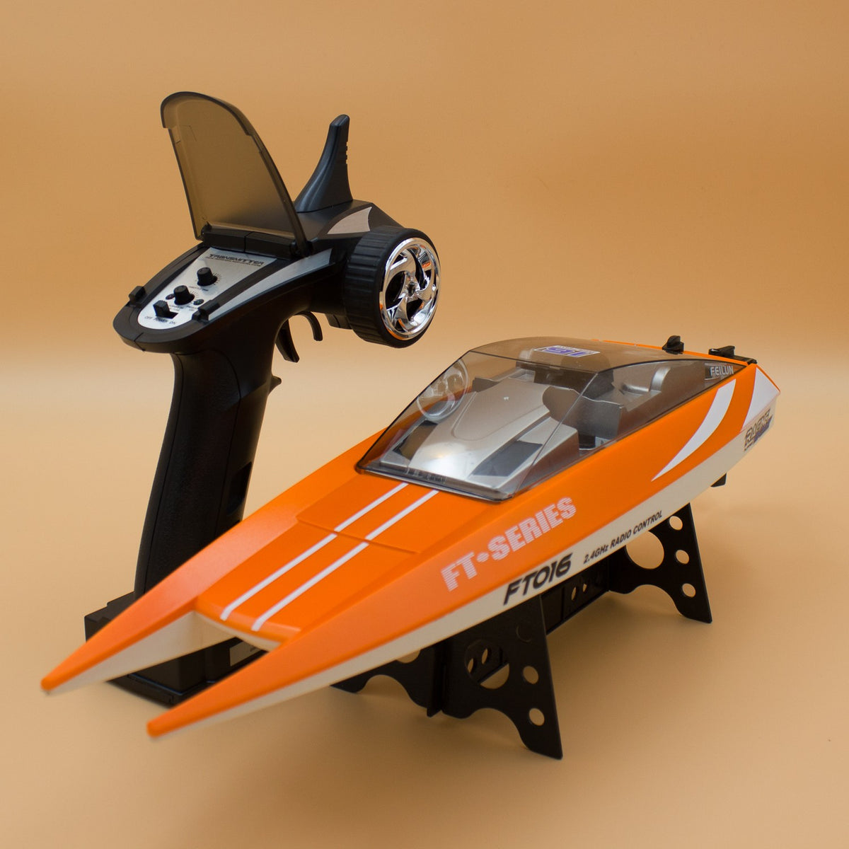 Remote-controlled racing boat – Feilun FT016
