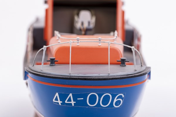 1:40 RNLI Waveny Lifeboat Plastic hull Photomanual