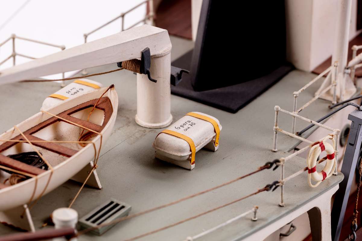 1:50 Nordkap - wooden hull - Photo manual