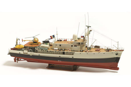 1:45 Calypso plastic hull (red hat edition) Photo