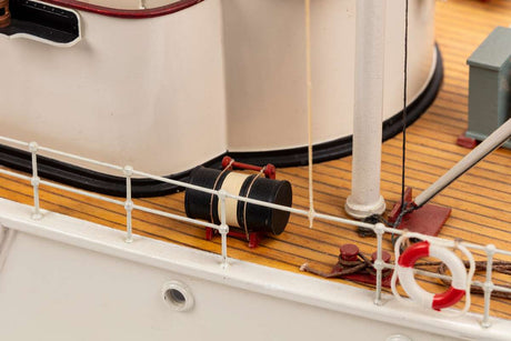 1:45 Calypso plastic hull (red hat edition) Photo