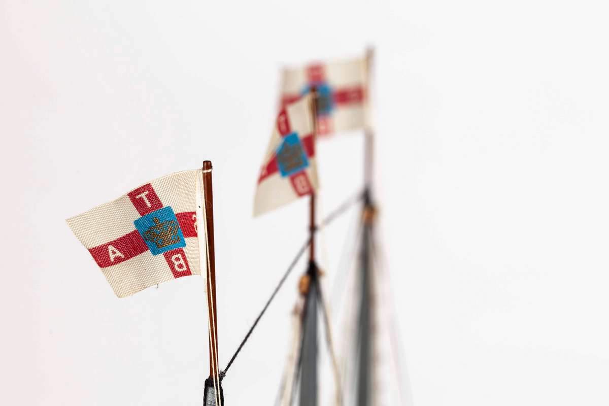 1:75 Sir Winston Churchill -Wooden hull
