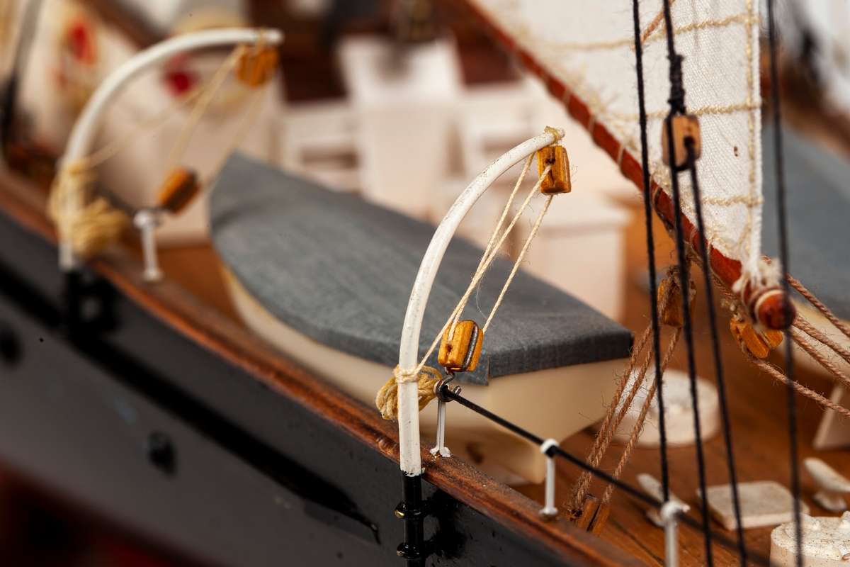 1:75 Sir Winston Churchill -Wooden hull