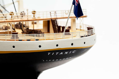 1:144 RMS Titanic Complete -Wooden hull