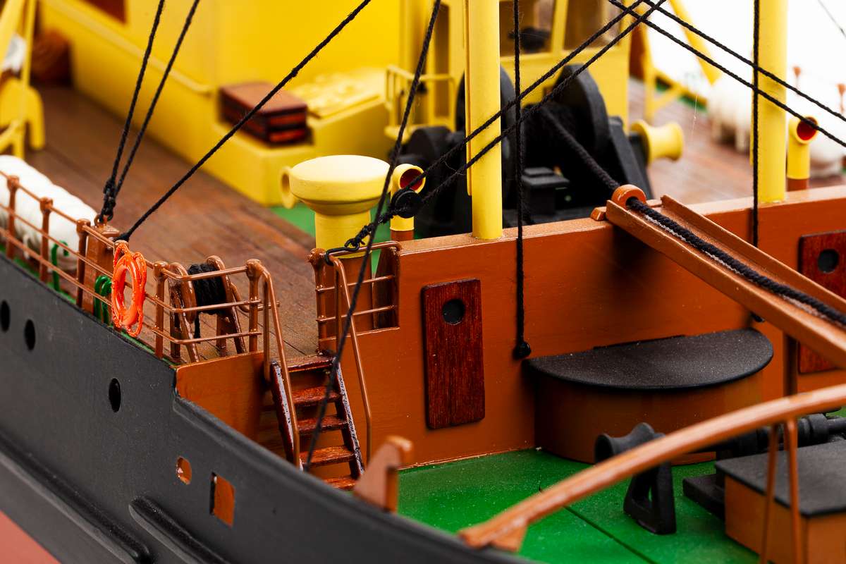 1:75 Elbjørn Icebreaker -Wooden hull