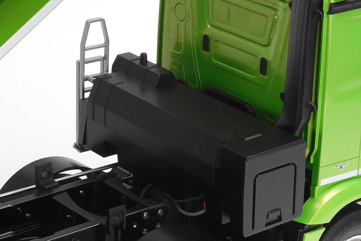1/14 R/C Mercedes-Benz 4151 8x4 (Candy Green)