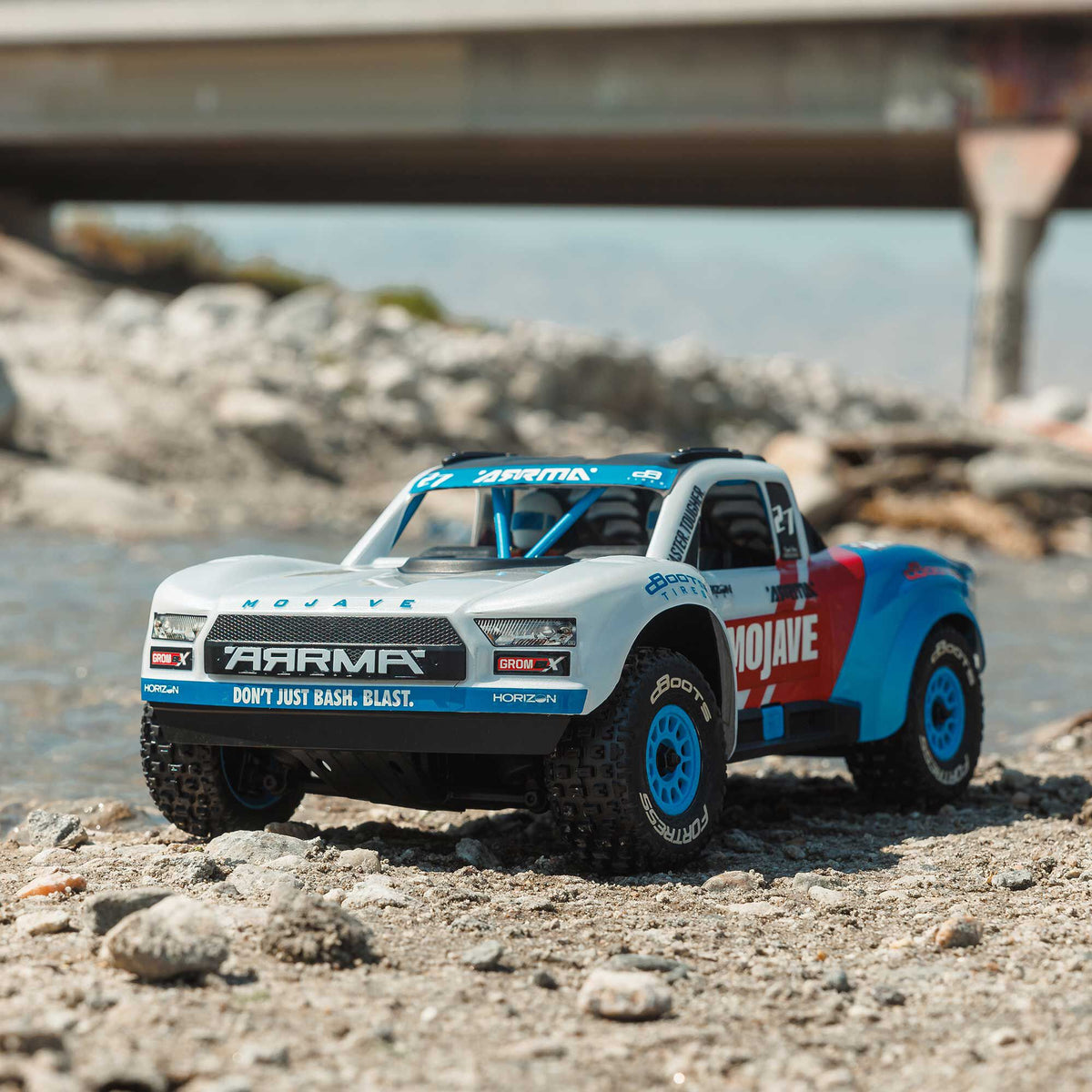 1/16 MOJAVE GROM 223S DSC 4X4 RTR Brushless Desert Truck (Battery & Charger Included), White