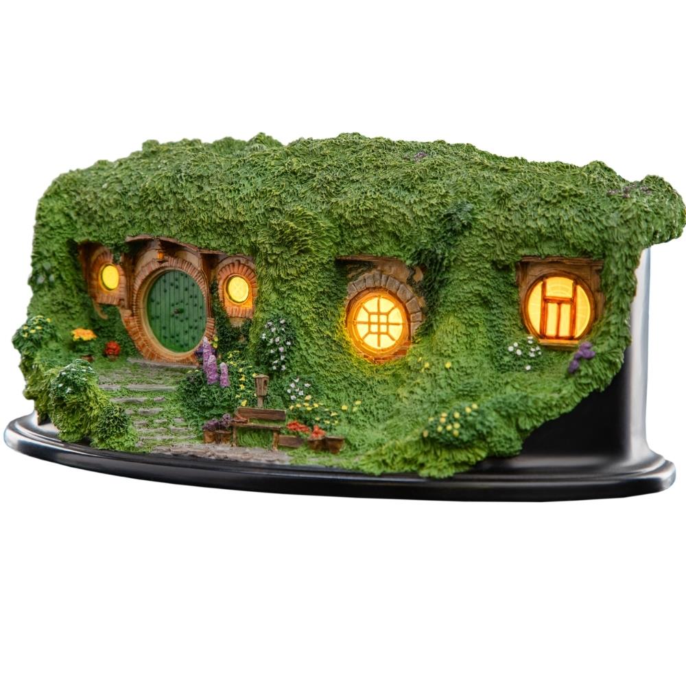 Weta Workshop The Lord of the Rings Trilogy Hobbit Hole - Bag End - Illuminated Edition