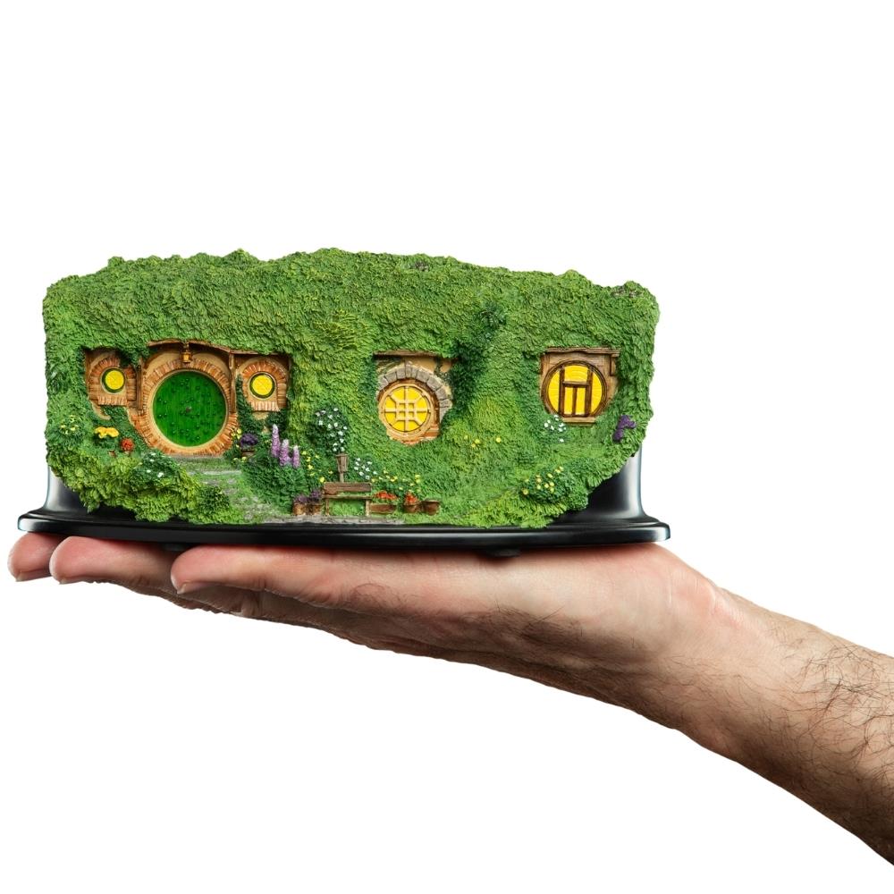 Weta Workshop The Lord of the Rings Trilogy Hobbit Hole - Bag End - Illuminated Edition