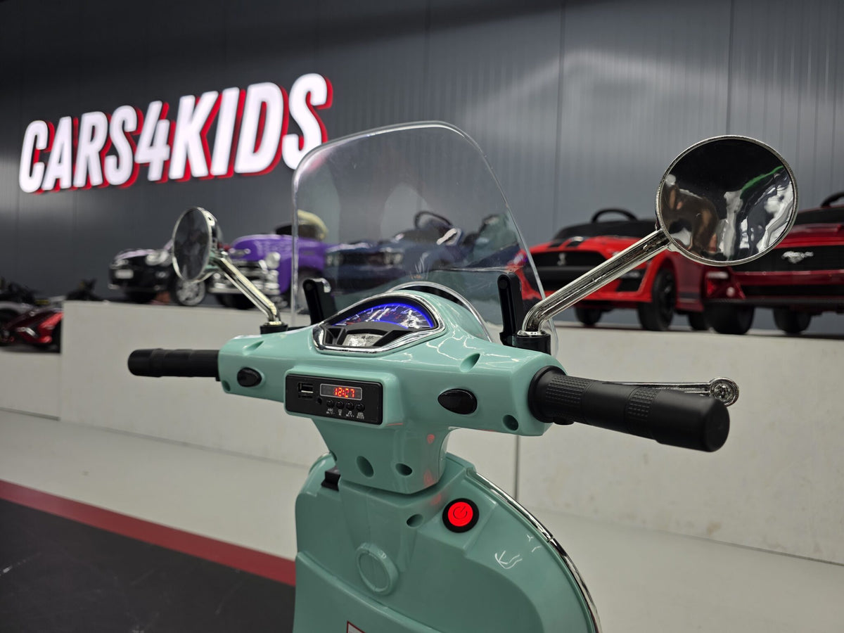 Vespa GTS 12V kids' scooter with windscreen – 1 seat, pink