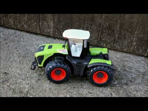 Remote-controlled CLAAS Xerion 5000 tractor with rotating cab