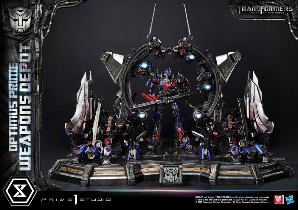 Transformers: Dark of the Moon (Film) Museum Masterline Statue Optimus Prime Weapons Depot 127 cm